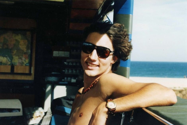 
Một bức ảnh thời trẻ của Thủ tướng Justin Trudeau (Ảnh: Twitter)
