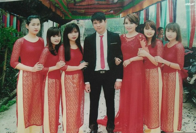 Li&ecirc;n cưới v&igrave; suốt ng&agrave;y bị giục, chứ ng&agrave;y ấy c&ocirc; cũng chưa y&ecirc;u chồng như b&acirc;y giờ.