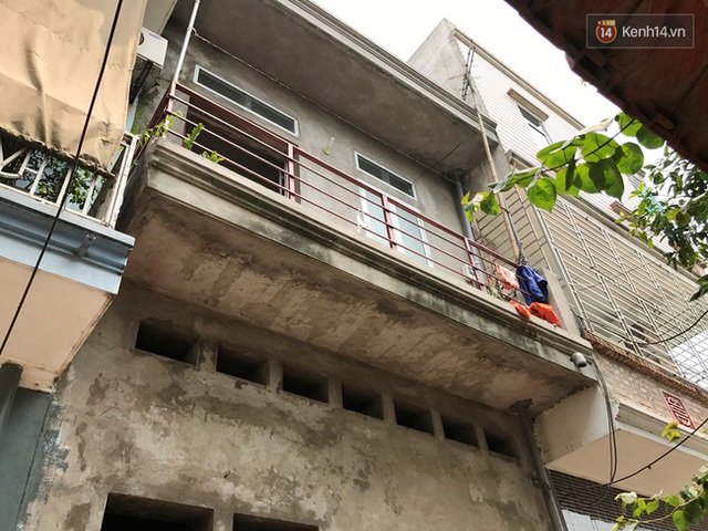 
Sau khi truy sát vợ con và mẹ ruột, Điệp đã nhảy từ tầng 3 xuống đất.
