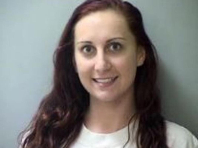 
Brittany Carter, 23 tuổi, bị cáo buộc cướp tiền và hiếp nam tài xế taxi.
