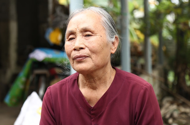 
B&agrave; Đ&agrave;o Thị Cung, chị g&aacute;i &ocirc;ng Long cho biết rất vui mừng v&igrave; cuối c&ugrave;ng gia đ&igrave;nh họ đ&atilde; được đo&agrave;n tụ. Ảnh: Phạm Đức.
