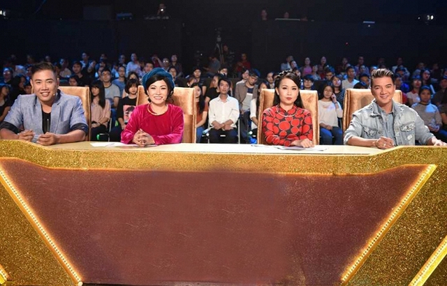 
Vài tháng trước, Phương Thanh và Đàm Vĩnh Hưng gây bất ngờ khi ngồi ghế nóng chung trong một gameshow.
