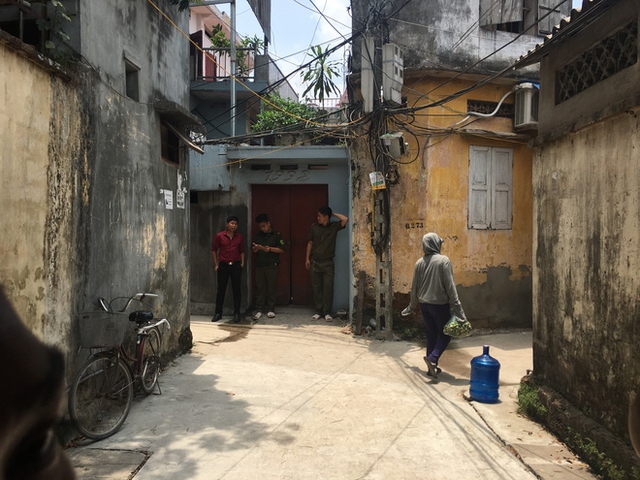 
Căn nh&agrave; vợ chồng anh H. c&ugrave;ng bố mẹ đẻ sinh sống.
