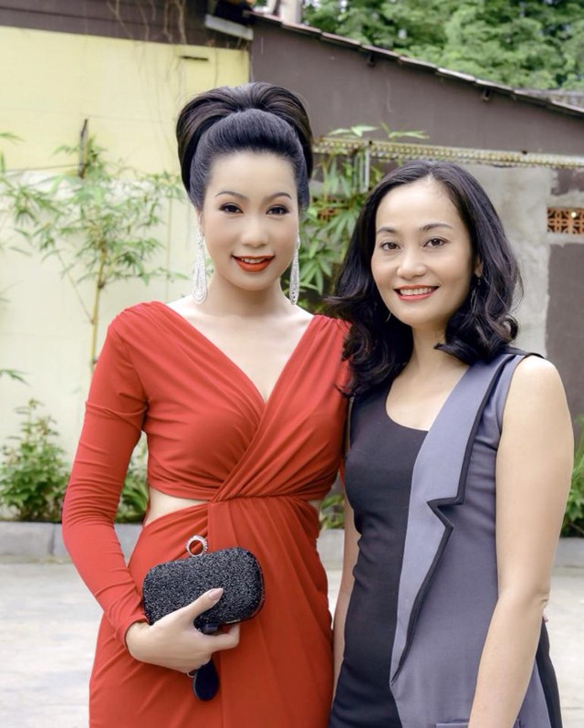 
Diễn viên Hạnh Thúy (phải) vừa đến thăm Nguyễn Hoàng. Ảnh: FBNV.
