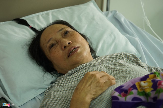 B&agrave; Nguyệt x&uacute;c động khi nhớ về qu&aacute; khứ. Ảnh: Ho&agrave;ng Như. 