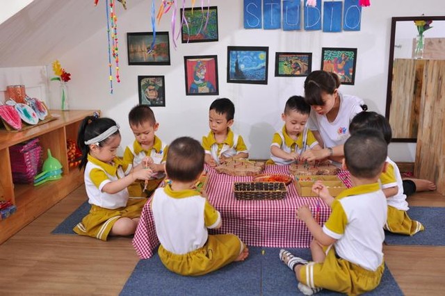 Tại trường Mầm non Năng Khiếu Louis (Hà Nội), các cô giáo hiểu rõ đặc điểm sức khoẻ, tính cách… của từng bé. Vì thế, nhà trường tạo được môi trường lý tưởng cho các bé phát triển.