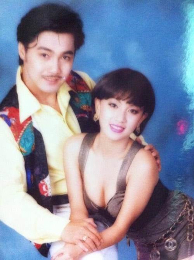 
Y Phụng cũng ch&iacute;nh l&agrave; người t&igrave;nh m&agrave;n ảnh sexy nhất của L&yacute; H&ugrave;ng. Cả hai đ&oacute;ng cặp trong nhiều bộ phim.
