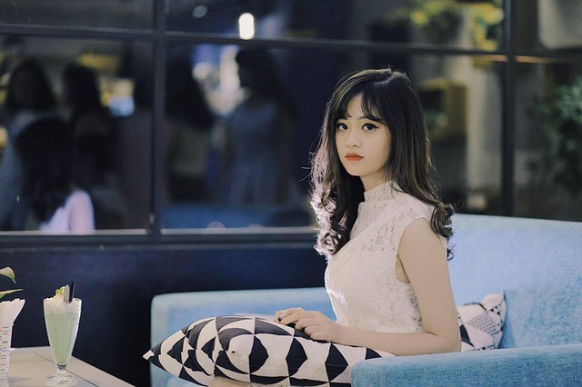 Với ngoại hình xinh xắn, Khánh Linh vừa xuất hiện trên một số fan page nổi tiếng trên mạng xã hội.
