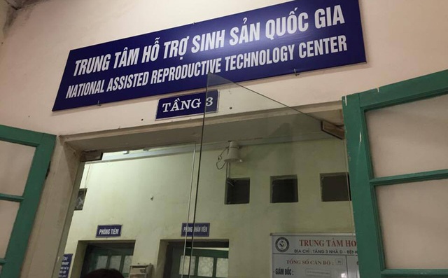 
Trung bình mỗi ngày có khoảng 100 cặp vợ chồng tới trung tâm tìm kiếm các biện pháp điều trị vô sinh, hiếm muộn.
