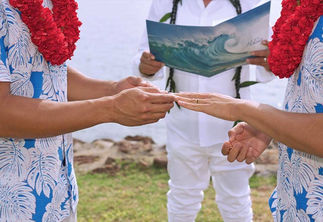 Hồ Vĩnh Khoa bất ngờ làm đám cưới với bạn trai ở Mỹ