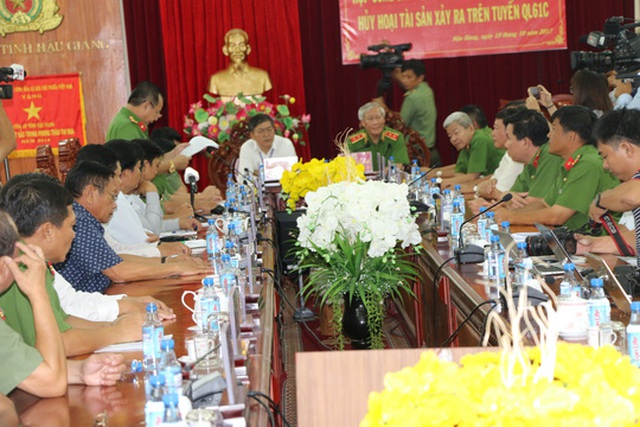
Buổi họp báo

