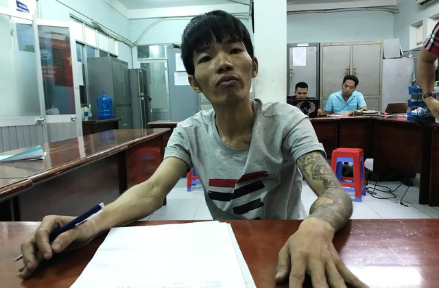 Đối tượng Trần Văn Trung, người có 4 tiền án với gần 100 tháng tù vừa bị Công an quận 2 bắt giữ vì hành vi trộm cắp tài sản tại khu đô thị Sa La.