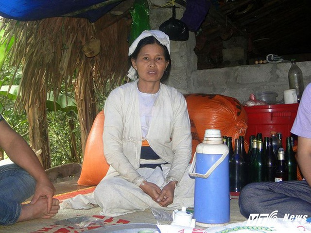 B&agrave; Thương tổ chức đ&aacute;m tang cho chồng sau hơn 10 ng&agrave;y t&igrave;m kiếm nhưng kh&ocirc;ng t&igrave;m được x&aacute;c.