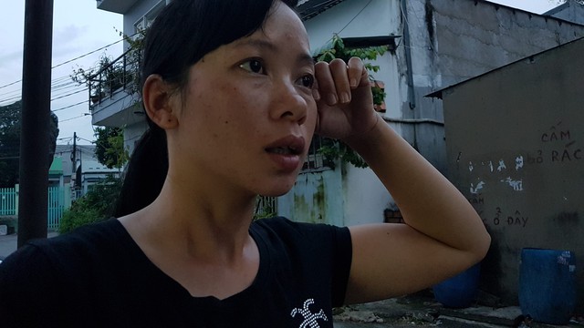 Chị Dương Thị Liễu ngậm ng&ugrave;i kể lại sự cố đau l&ograve;ng.