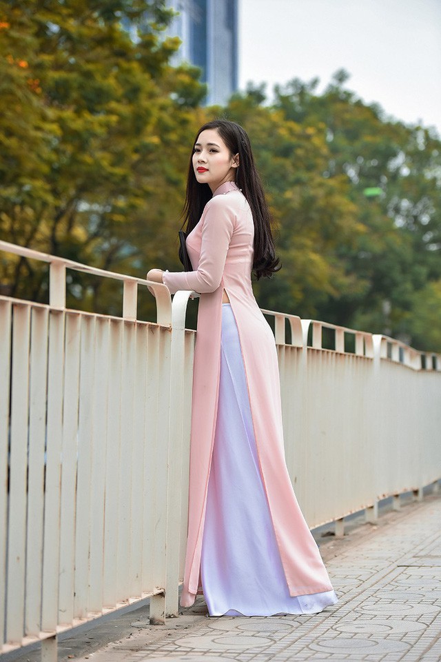 Minh Trang qu&ecirc; ở Nghệ An. C&ocirc; c&oacute; sở th&iacute;ch l&agrave; h&aacute;t, du lịch v&agrave; thể thao.