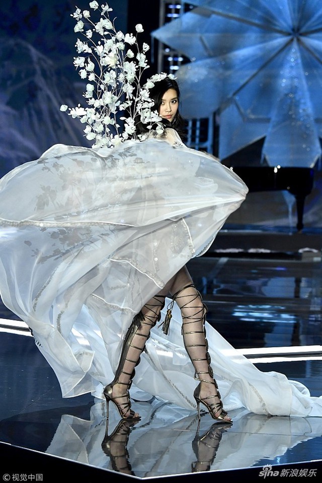 Hề Mộng Dao l&agrave; ch&acirc;n d&agrave;i Trung Quốc gắn b&oacute; với Victorias Secret v&agrave;i năm nay.