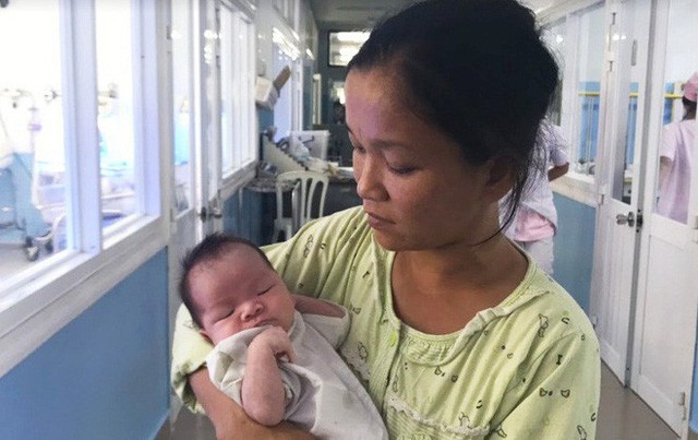 Chị Yến chia sẻ, những ng&agrave;y qua chị lo kiếm việc l&agrave;m để c&oacute; tiền trở lại đ&oacute;n con.