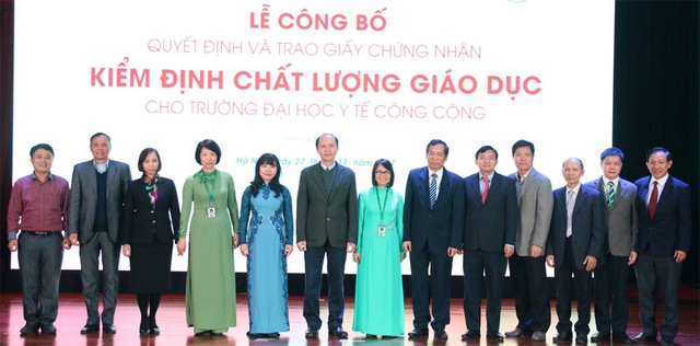 
Tham dự buổi lễ, về phía Bộ Y tế có GS.TS Lê Quang Cường – Thứ trưởng Bộ Y tế, đại diện lãnh đạo Bộ GD&ĐT, đại diện lãnh đạo Cục Báo chí (Bộ Thông tin và Truyền thông). Về phía Trung tâm KĐCLGD - Hiệp hội các trường Đại học, Cao đẳng Việt Nam có PGS. TS Nguyễn Phương Nga – Giám đốc Trung tâm KĐCLGD và các thành viên đoàn đánh giá ngoài. Về phía Trường ĐHYTCC có GS.TS Bùi Thị Thu Hà - Hiệu trưởng nhà trường, PGS. TS Nguyễn Thanh Hương - Phó hiệu trưởng, PGS. TS Hoàng Văn Minh - Phó hiệu trưởng, cán bộ, giảng viên và sinh viên nhà trường. Ngoài ra còn có đại diện các Sở, Ban, Ngành, các đơn vị liên quan và đông đảo báo chí.
