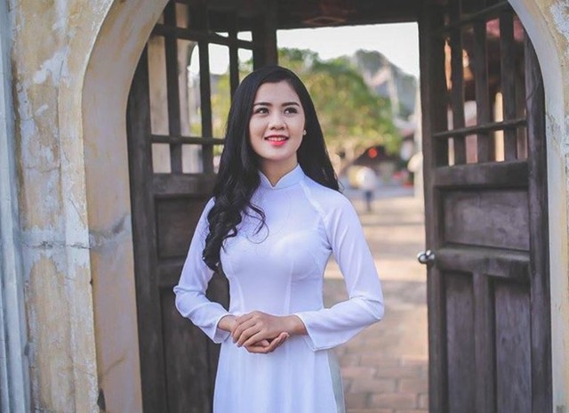 Thùy Phương có vẻ ngoài xinh đẹp, dịu dàng.