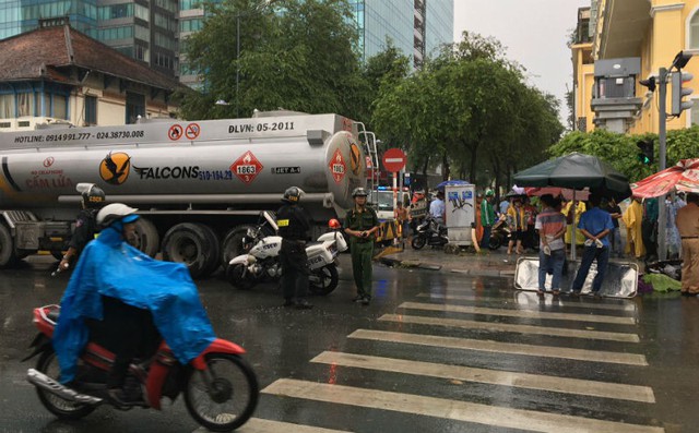 Cơ quan chức năng phong tỏa để kh&aacute;m nghiệm hiện trường