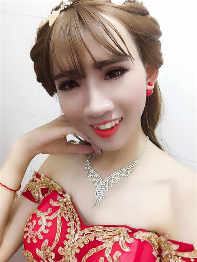 H&ocirc;n lễ c&oacute; ch&uacute; rể nữ, c&ocirc; d&acirc;u l&agrave; nam: Sau 1 th&aacute;ng 2 ng&agrave;y y&ecirc;u nhau cặp đ&ocirc;i đ&atilde; đ&ograve;i cưới! - Ảnh 2.
