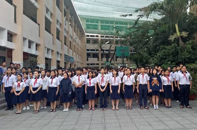 
Học sinh k&iacute;nh cẩn chờ thầy

