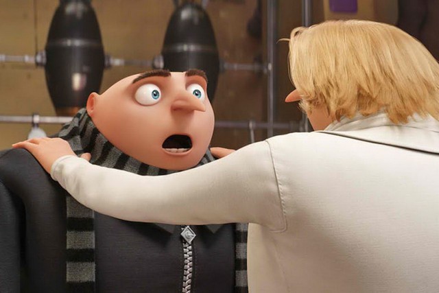 Despicable Me 3 - 30/6: “Kẻ cắp mặt trăng” Gru (Steve Carell) vô tình tái ngộ người em song sinh thất lạc bấy lâu nay: Dru. Gru bị dụ dỗ trở lại con đường tội ác dù anh đã “cải tà quy chính” kể từ phần hai. Cùng lúc đó, siêu ác nhân Balthazar Bratt (Trey Parker) xuất hiện và khiến Gru bất đắc dĩ phải hợp tác với Dru để đánh bại hắn. Ảnh: Universal. 