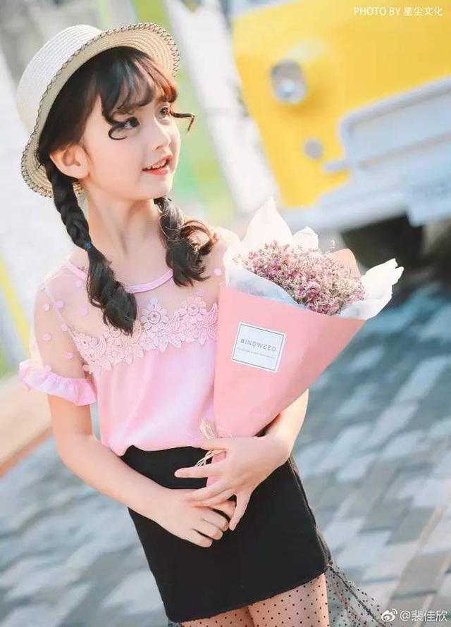 Gia Hân luôn tự biết cách làm mình nổi bật bằng thời trang phong cách.