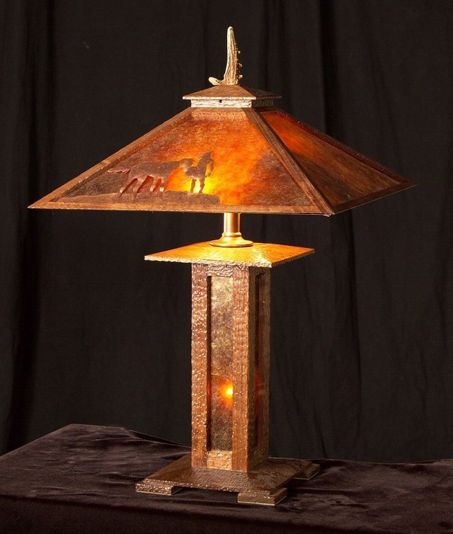 Bạn có thể lựa chọn được những kiểu đèn theo phong cách hiện đại hay những mẫu đèn mang đậm không khí cổ xưa.