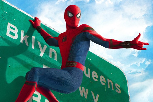 Spider-Man: Homecoming - 7/7: Sony hợp tác với Marvel Studios để tái khởi động thương hiệu Người Nhện. Spider-Man do Tom Holland nhập vai vốn đã xuất hiện từ bom tấn Captain America: Civil War (2016) và rất được khán giả mến mộ. Trong bộ phim riêng, nhờ được Iron Man (Robert Downey Jr.) giúp đỡ, Peter Parker quyết tâm tiêu diệt Vulture (Michael Keaton) - kẻ mang mối tư thù với các siêu anh hùng và đang gây náo loạn New York. Ảnh: Sony.