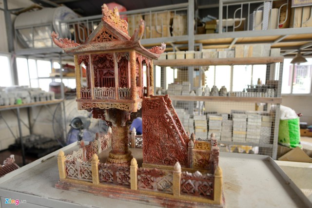 Bộ Ch&ugrave;a Một Cột c&oacute; gi&aacute; 70 triệu đồng, được l&agrave;m trong v&ograve;ng một th&aacute;ng, với một thợ ch&iacute;nh v&agrave; một thợ phụ.