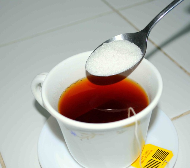 Trà và đường: Đường làm giảm khả năng thanh nhiệt giải độc của trà.