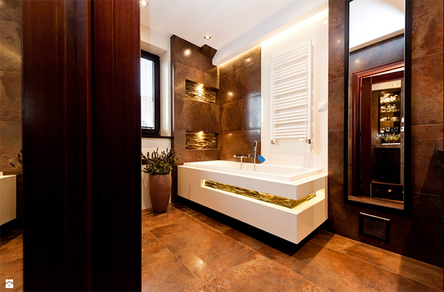 Căn phòng tắm của gia đình trông vừa hiện đại vừa sang trọng nhờ sự có mặt của hệ thống led âm.