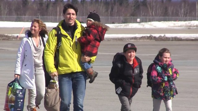 
Gia đình Thủ tướng trong kỳ nghỉ Phục sinh năm 2016 tại đảo Fogo (Canada).
