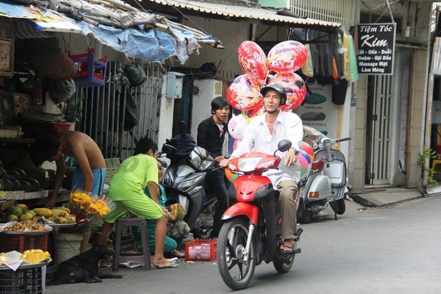 Tìm con trong mỏi mòn...
