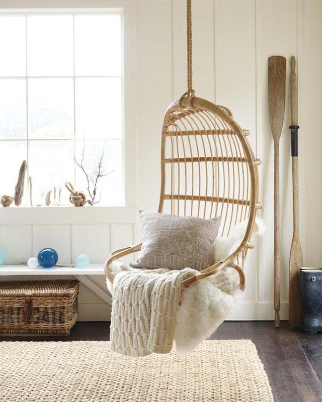 Bên cạnh những bộ bàn ghế phòng khách bằng mây tre đan, những chiếc ghế treo cũng là một gợi ý thú vị cho không gian sống của mỗi gia đình.
