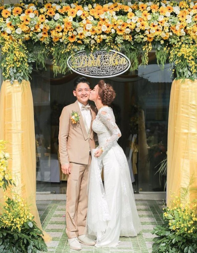 Lễ đính hôn của Hải Băng và diễn viên Thành Đạt diễn ra bí mật vào tháng 7/2016.
