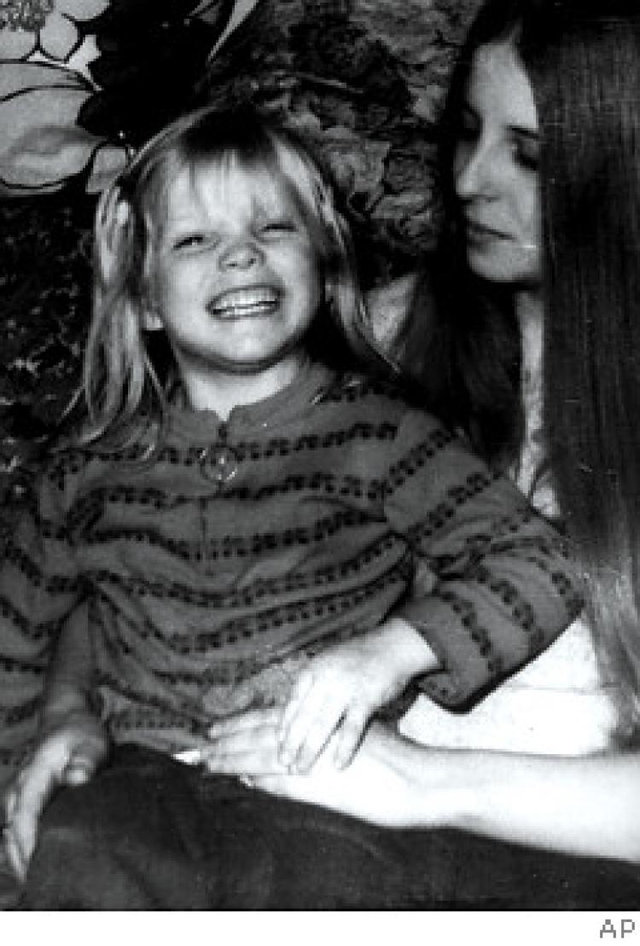 
Cô bé Michelle McMurray có chung đặc điểm trùng chữ cái tên và họ bị giết năm 1976. Dù vậy, cảnh sát không xác nhận đây là một nạn nhân trong vụ kì án.
