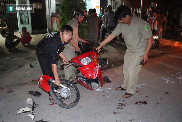 Phần đầu biến dạng của một xe tai nạn.