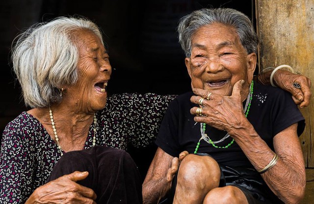 Chỉ hy vọng, ai cũng đủ tốt, đủ th&ocirc;ng minh để tự t&igrave;m cho m&igrave;nh những tri &acirc;m, tri kỉ như c&aacute;c cụ b&agrave; đ&acirc;y (Ảnh internet)