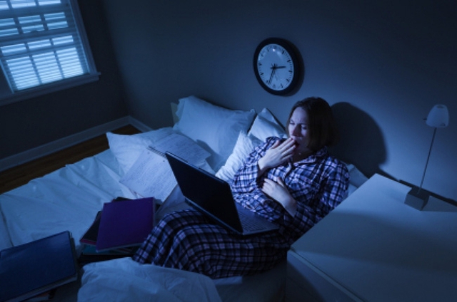 Phụ nữ làm việc ban đêm có nguy cơ bị ung thư gấp 1,5 lần so với người làm việc bình thường (Ảnh: Internet)