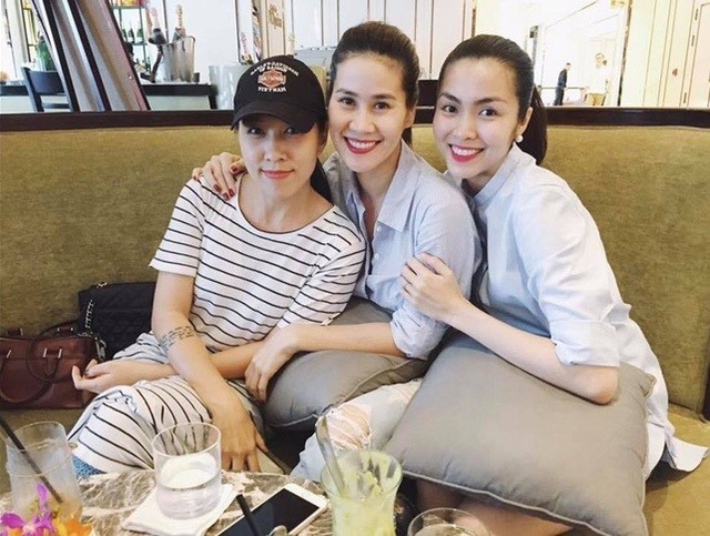 H&agrave; Tăng trong buổi sum họp với bạn b&egrave; c&aacute;ch đ&acirc;y &iacute;t ng&agrave;y.