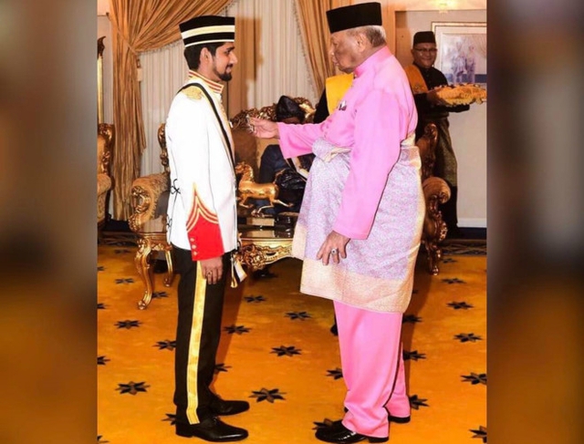 
Muhammad Saiful được hoàng gia Malaysia trao tước Hiệp sĩ khi mới 20 tuổi.
