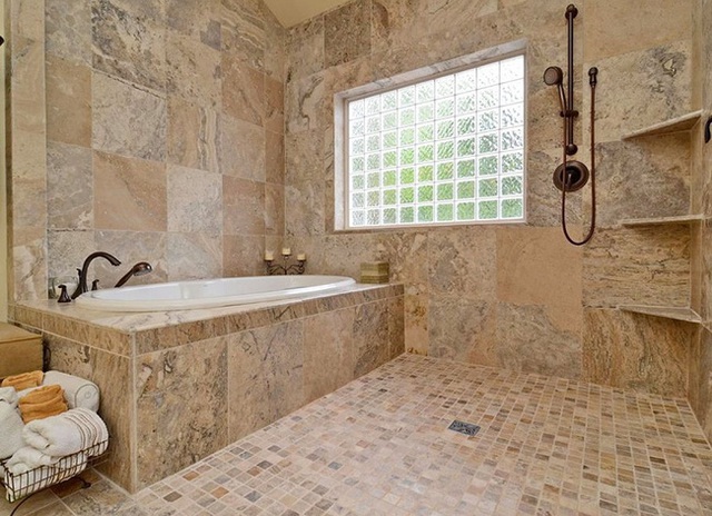 Việc đồng bộ chất liệu và màu sắc trang trí trong nhà tắm là giải pháp cho những người chưa có ý tưởng cho việc thiết kế nhà tắm.