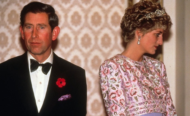 
Khi Công nương Diana ly hôn, ngài Trump đã gửi tặng hoa hồng đến cung điện nơi bà sinh sống.
