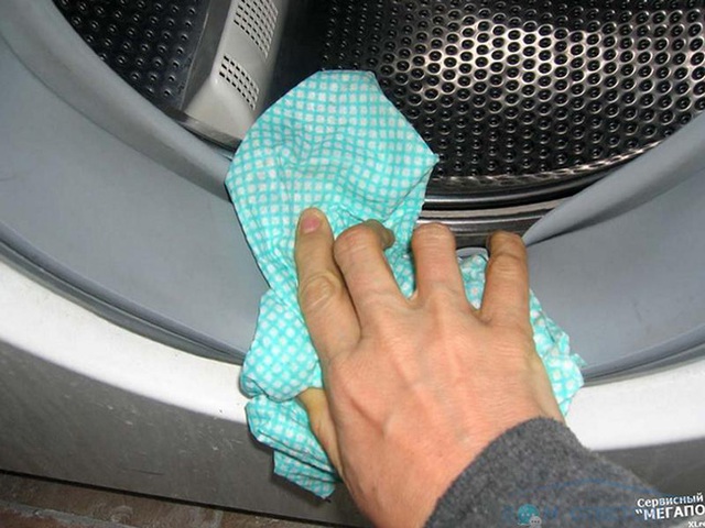 
Cách đơn giản và hiệu quả dưới đây sẽ giúp bạn làm sạch máy giặt từ bên trong:
