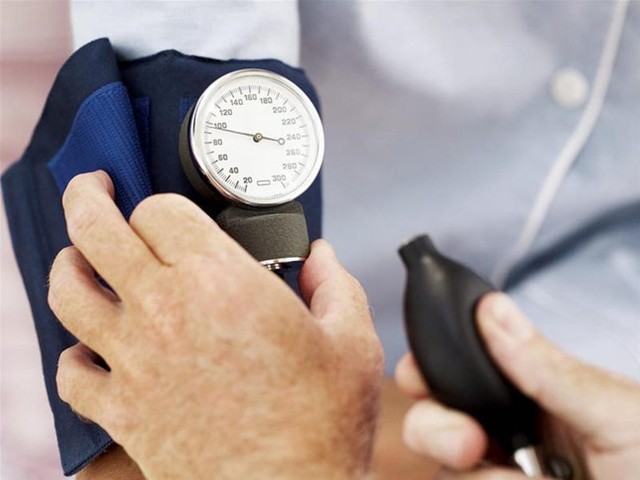
Nếu huyết áp của bạn cao một cách bất thường mà không bị kích thích hay gặp chấn động tâm lý nào, rất có thể nguyên nhân đến từ thói quen ăn mặn.
