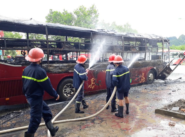 Nhận được tin báo, cảnh sát PCCC đã tới hiện trường để cứu chữa.