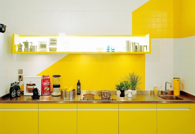 Nhà bếp là một nơi có khá nhiều không gian và đồ nội thất để bạn sử dụng màu vàng trong quá trình thiết kế và trang trí.