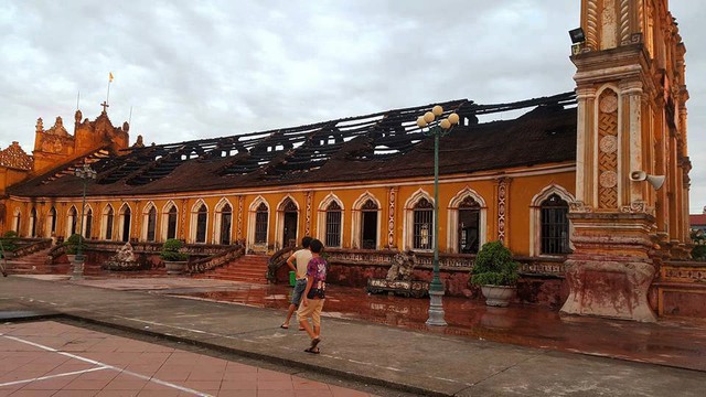 
Nh&agrave; thờ Trung Lao được khởi c&ocirc;ng x&acirc;y dựng năm 1888, x&acirc;y theo lối kiến tr&uacute;c phương T&acirc;y kết hợp với kiến tr&uacute;c truyền thống Việt Nam rất tỉ mỉ. Ảnh: Ngọc Đ&iacute;nh.
